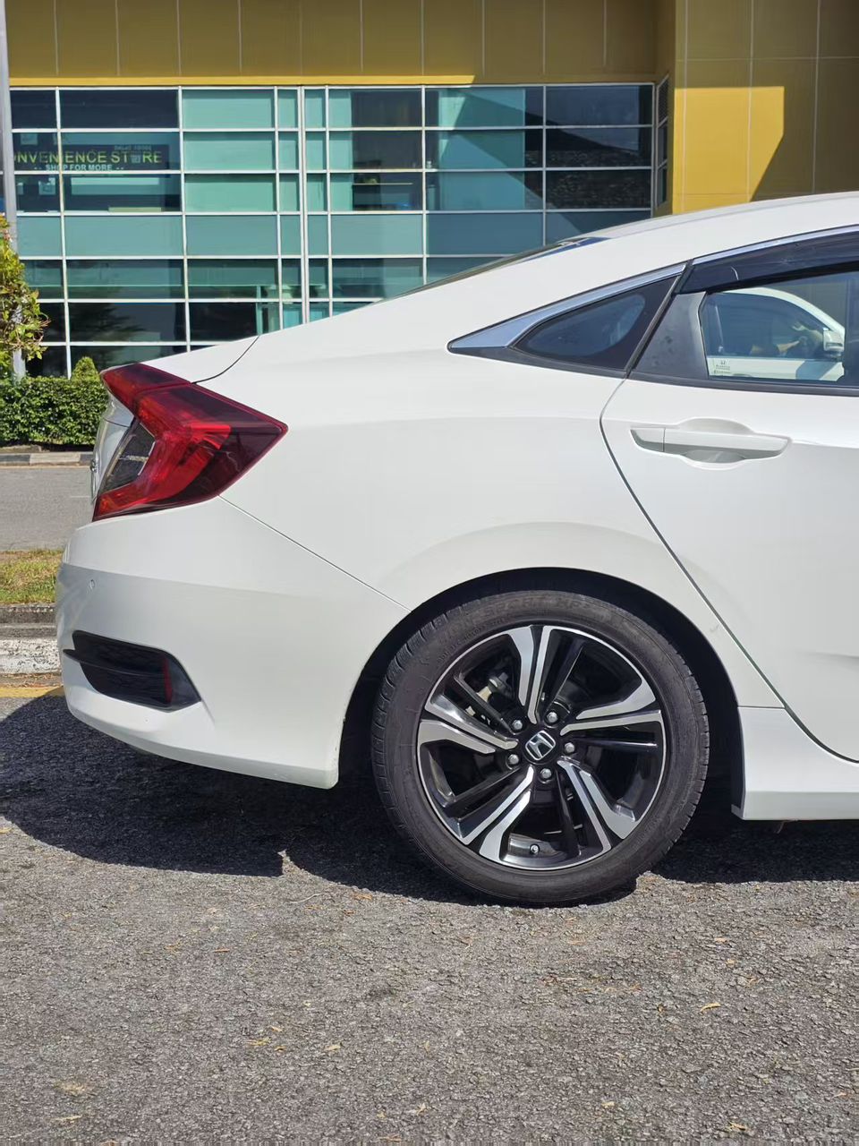 2016 Honda Civic 1.5 TC Turbo gallery photo 8