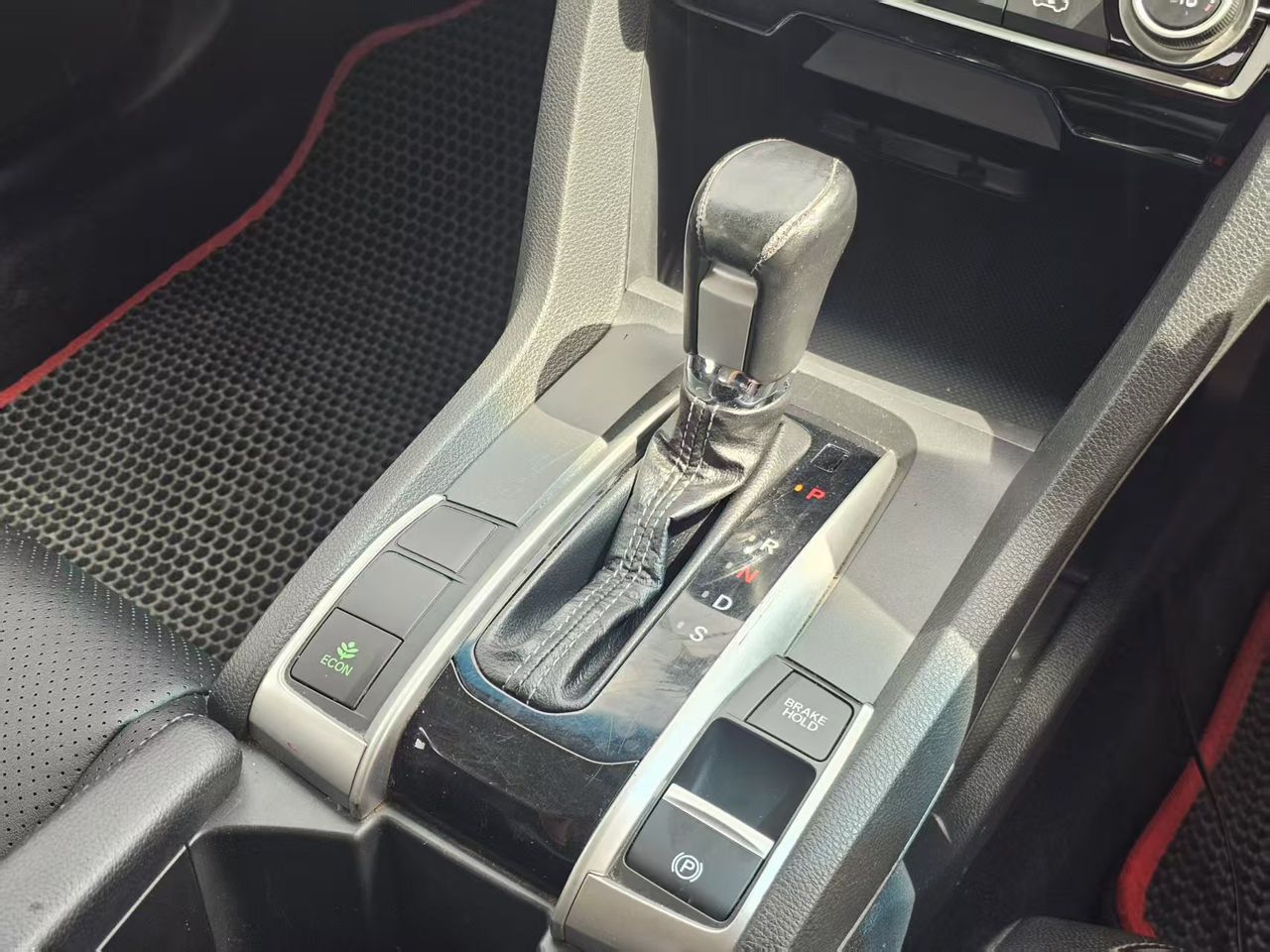2016 Honda Civic 1.5 TC Turbo gallery photo 9