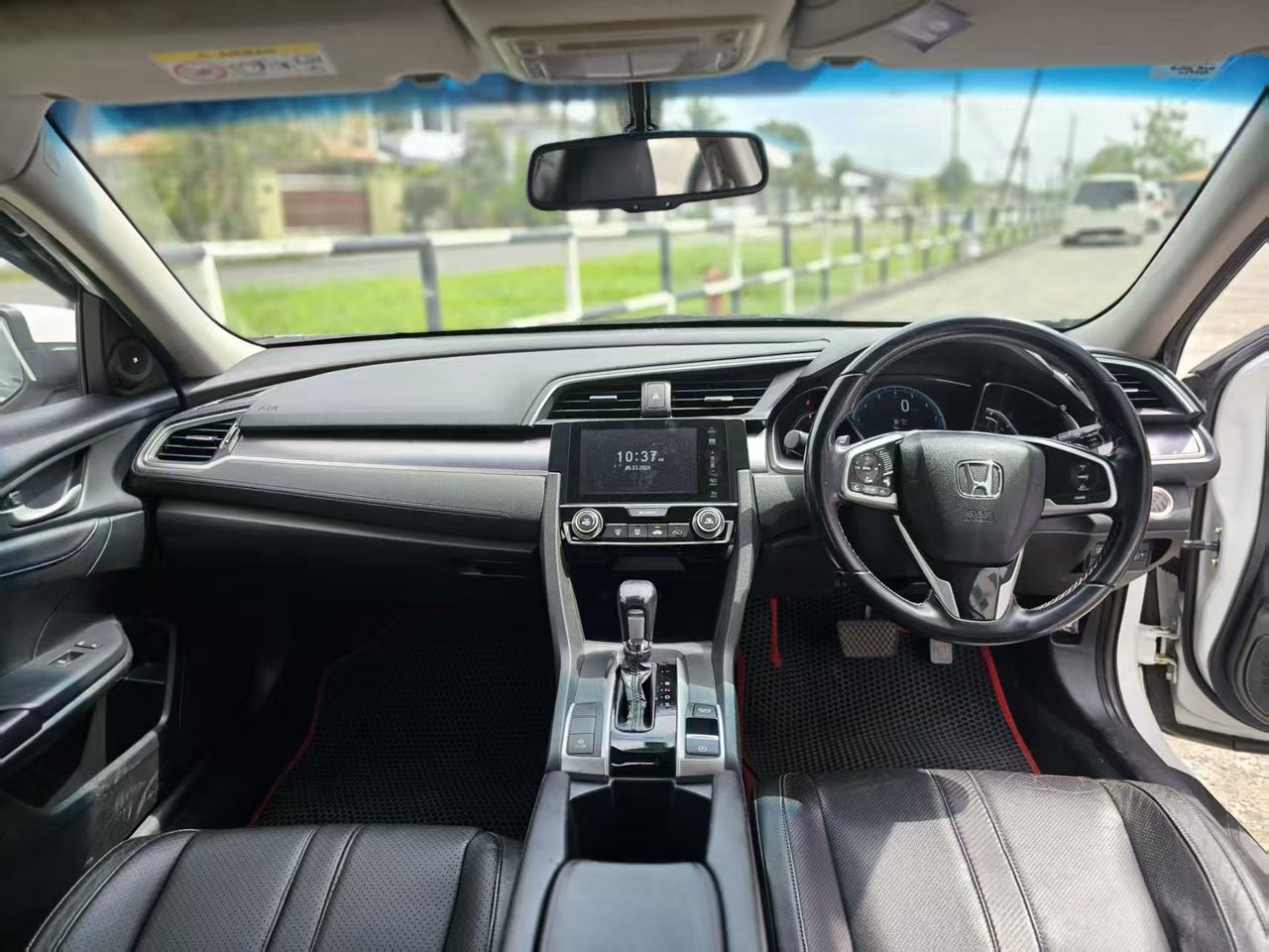 2016 Honda Civic 1.5 TC Turbo gallery photo 12