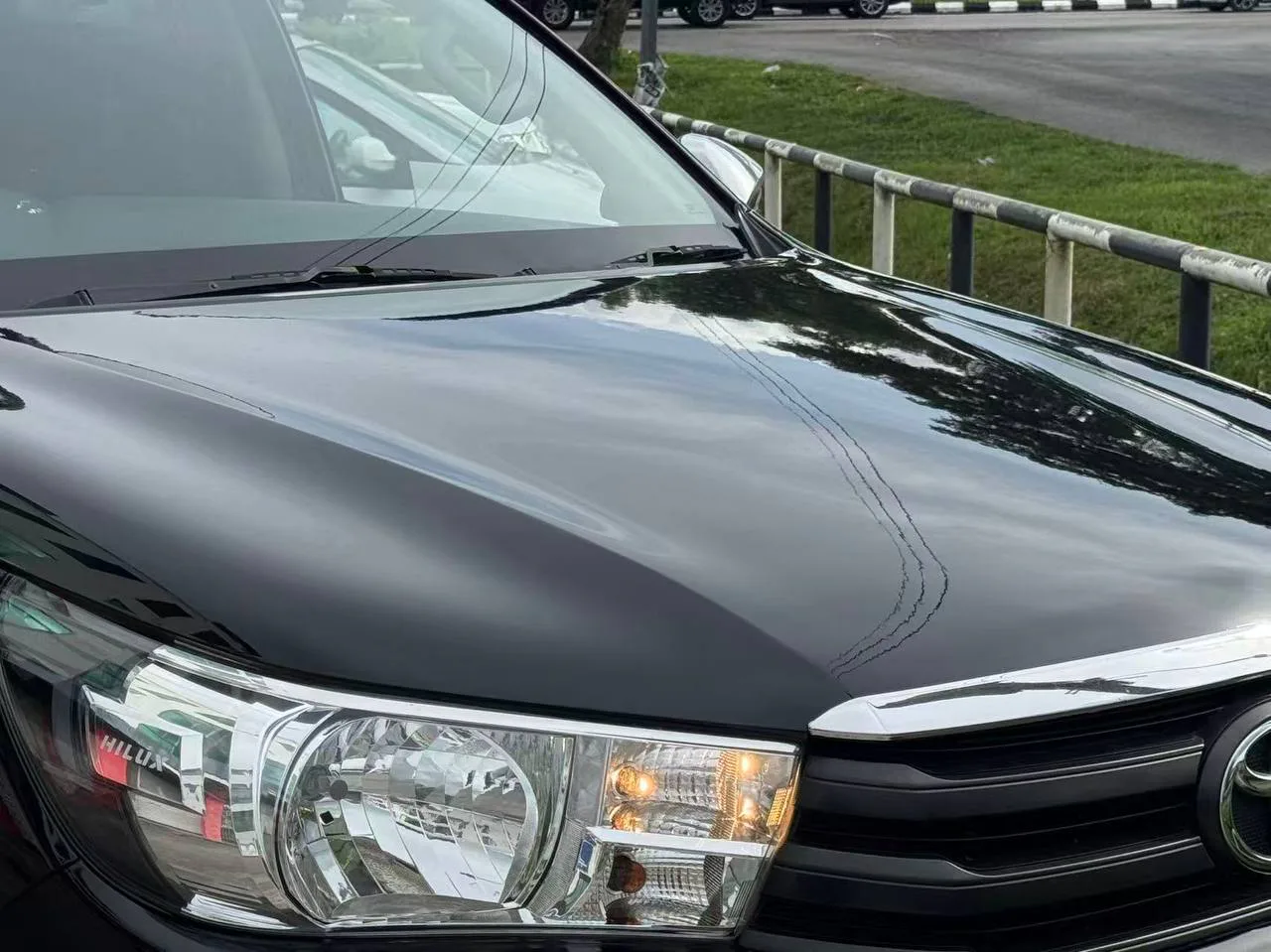 2017 Toyota Hilux Manual 2.4 Revo gallery photo 5