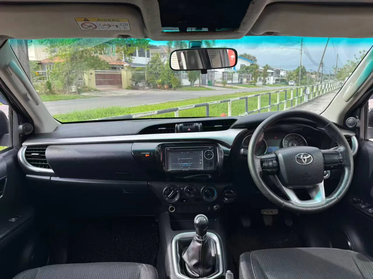 2017 Toyota Hilux Manual 2.4 Revo gallery photo 6