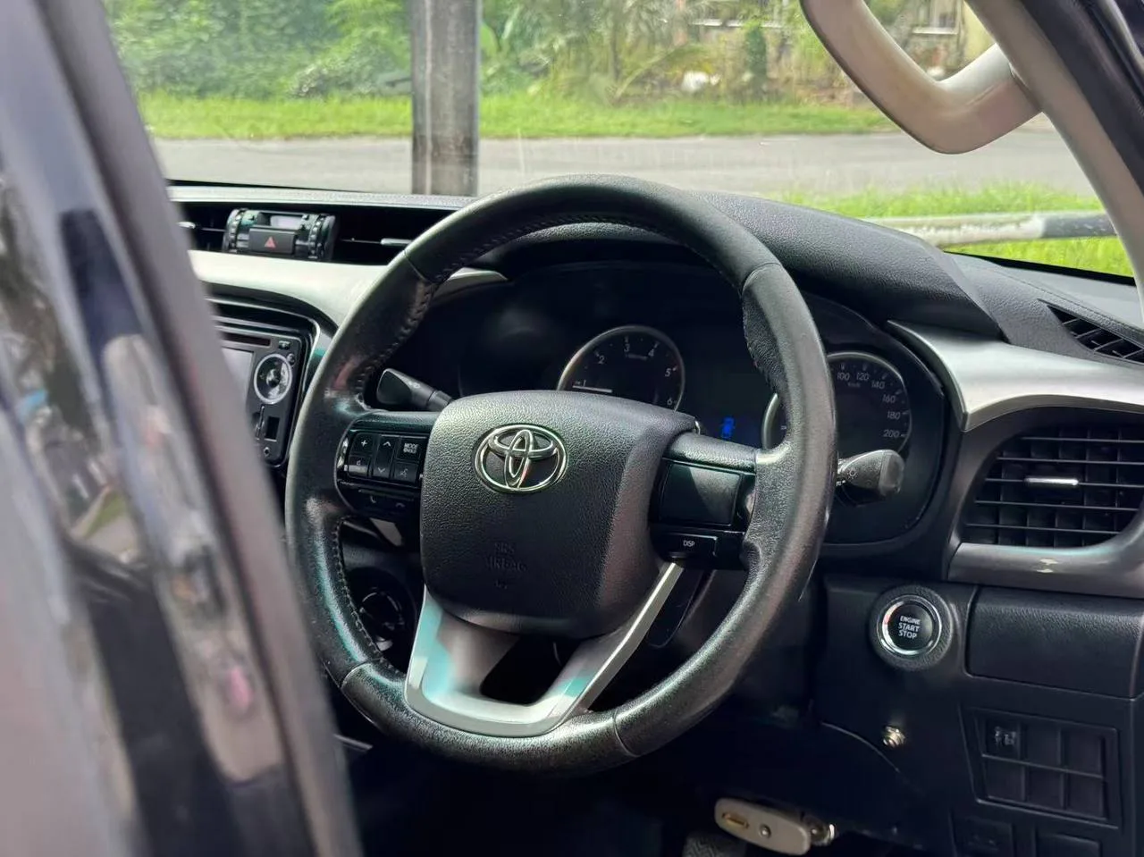 2017 Toyota Hilux Manual 2.4 Revo gallery photo 7