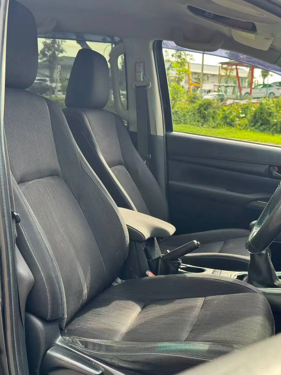 2017 Toyota Hilux Manual 2.4 Revo gallery photo 8
