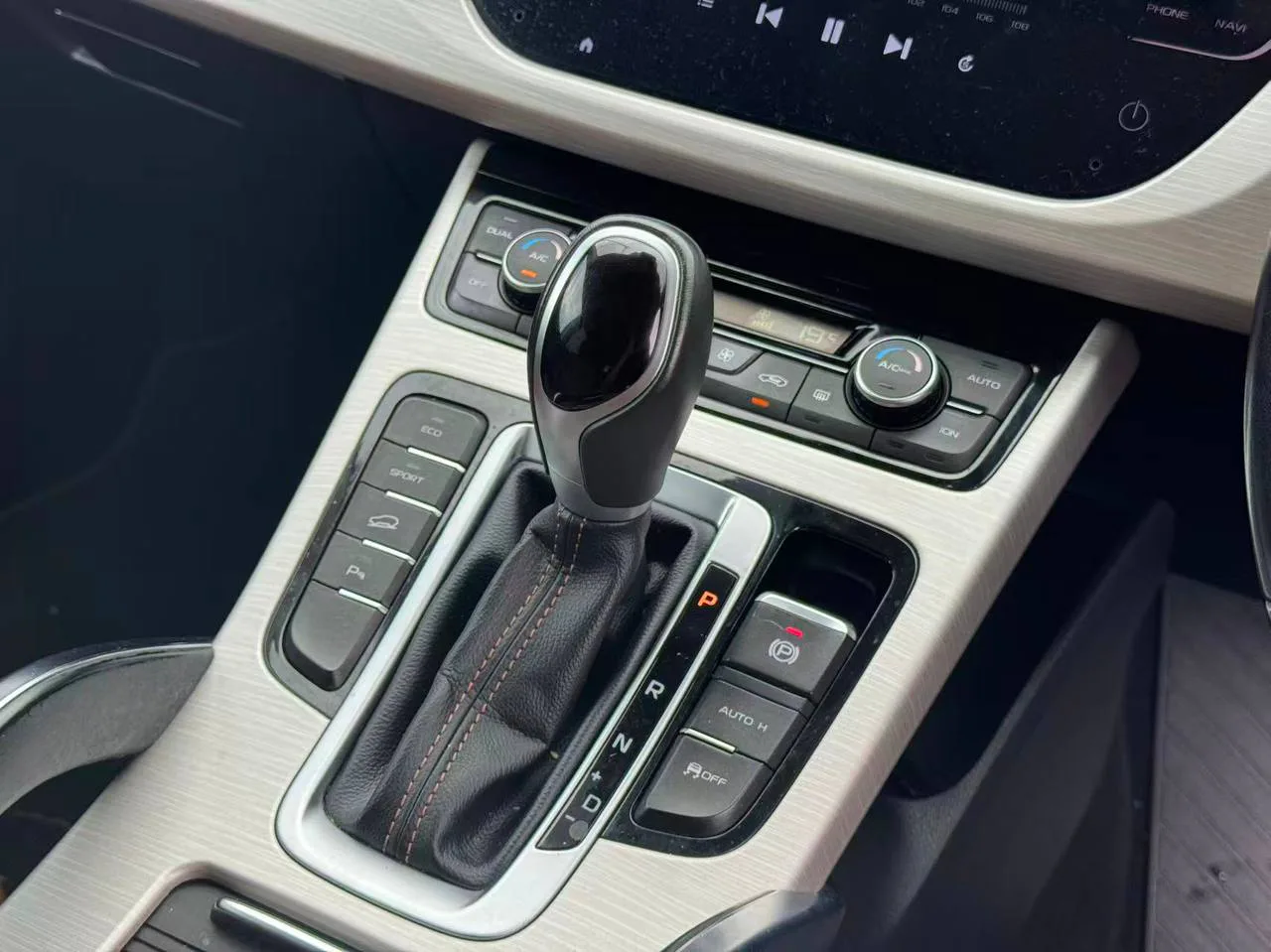 2019 Proton X70 1.8 Premium gallery photo 10