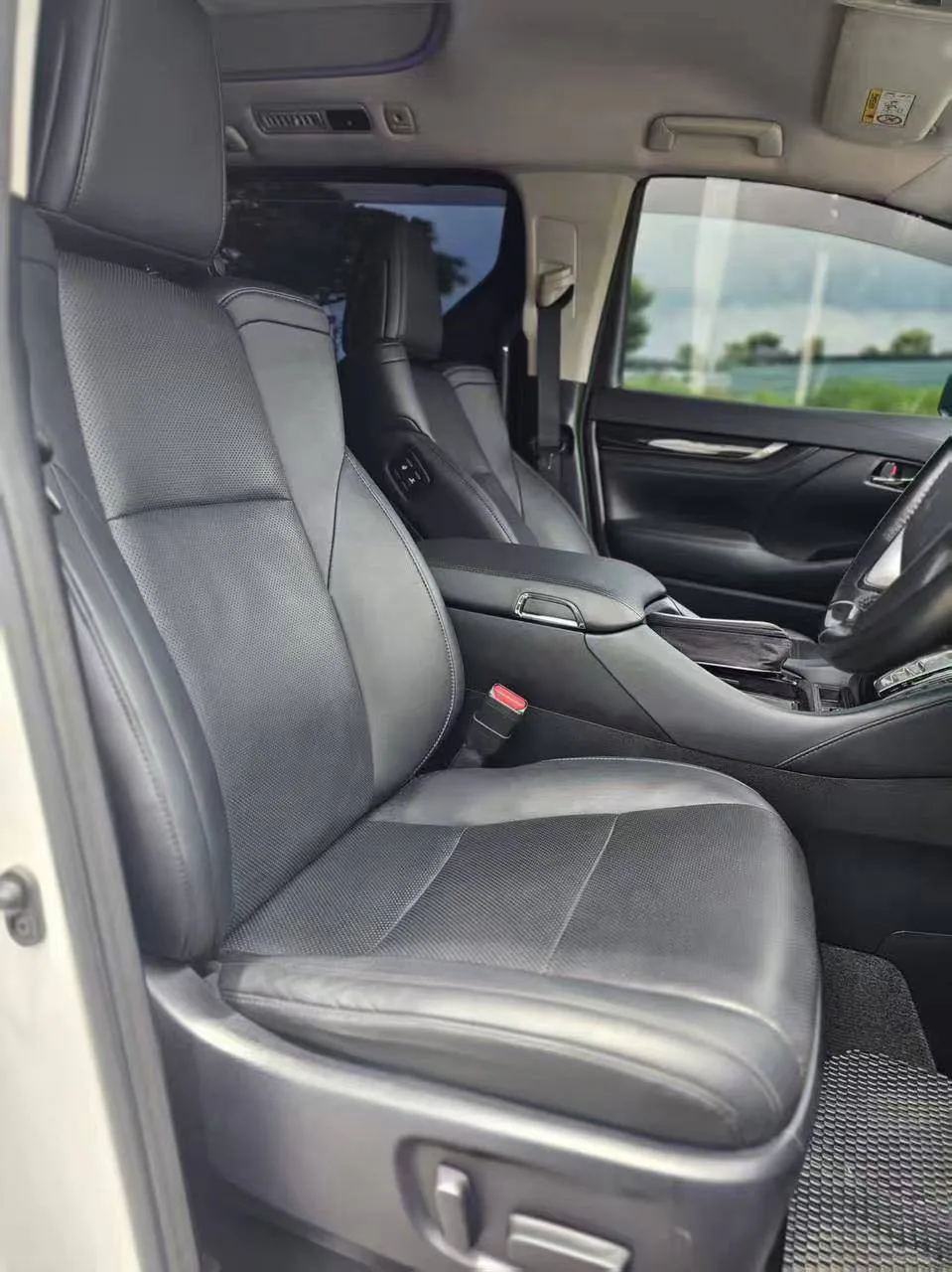 2020/2023 Toyota Vellfire 2.5 ZG gallery photo 8