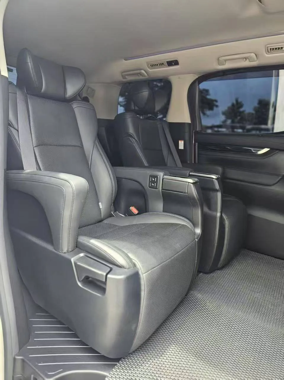 2020/2023 Toyota Vellfire 2.5 ZG gallery photo 9