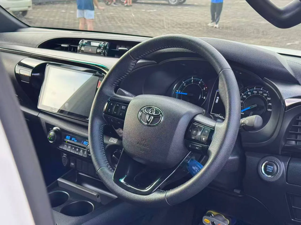 2022 Toyota Hilux 2.8 Rogue gallery photo 8