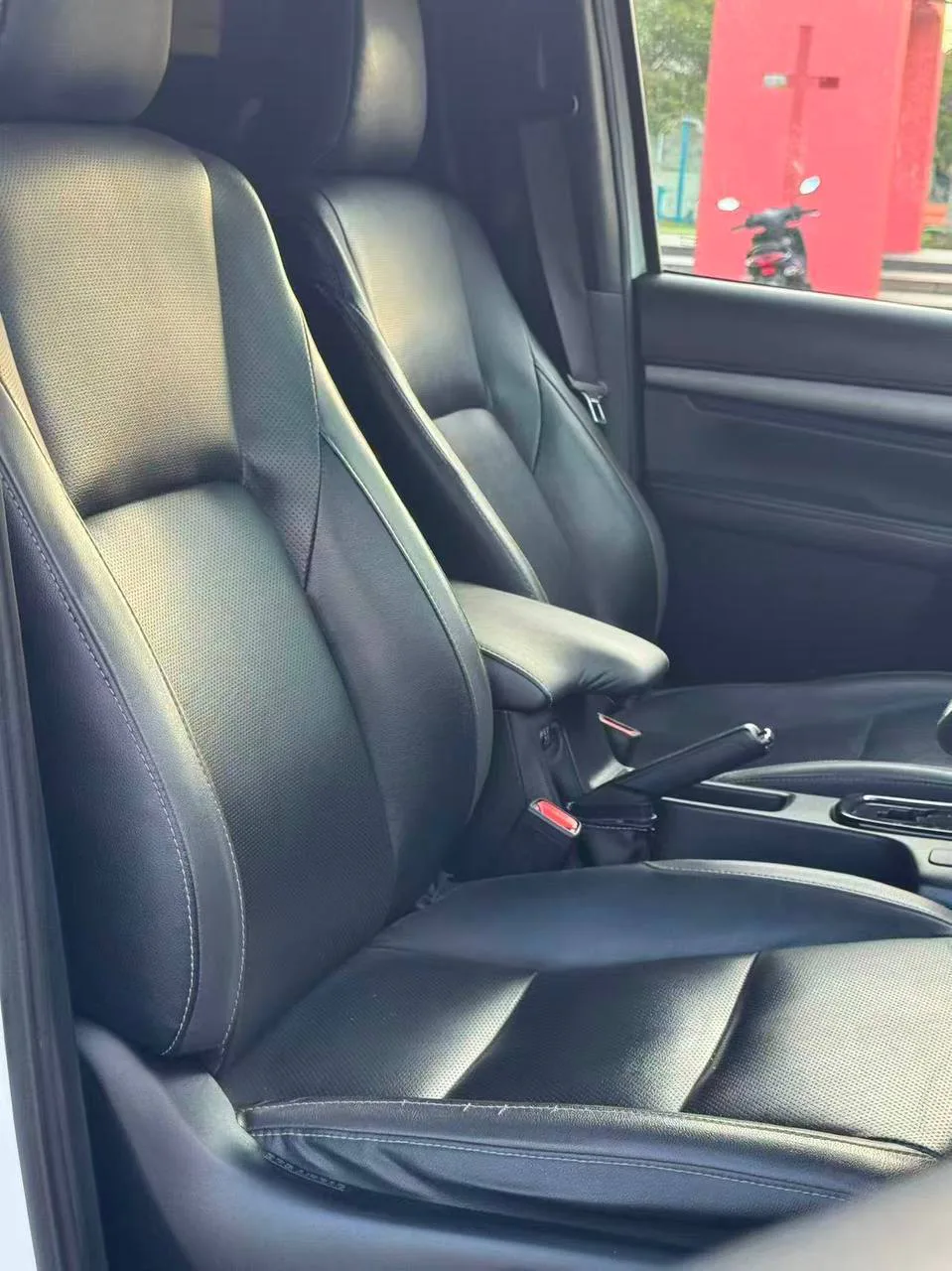 2022 Toyota Hilux 2.8 Rogue gallery photo 10