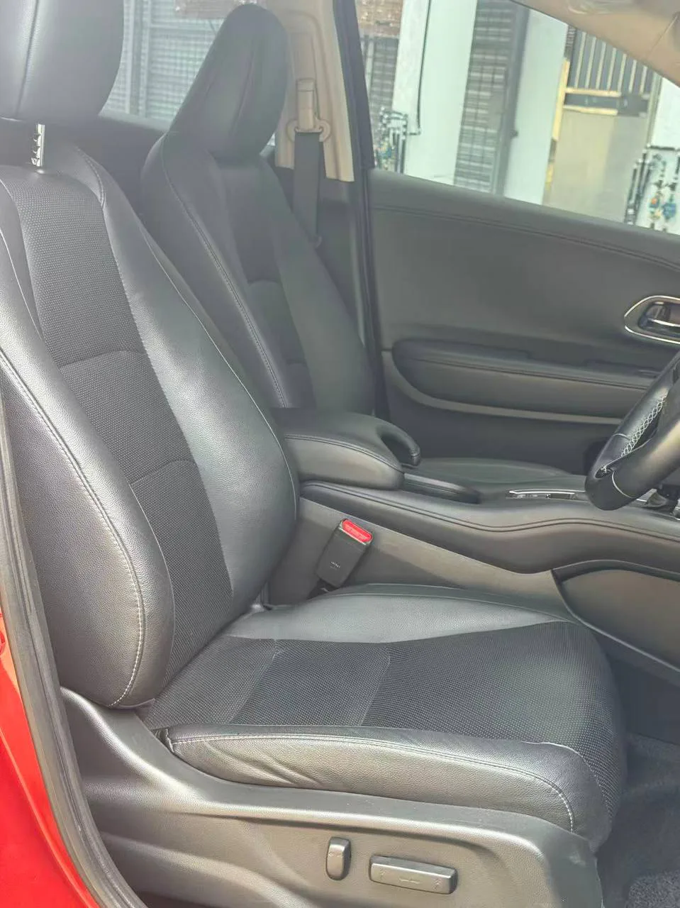 2021 Honda HR-V 1.5 V gallery photo 8