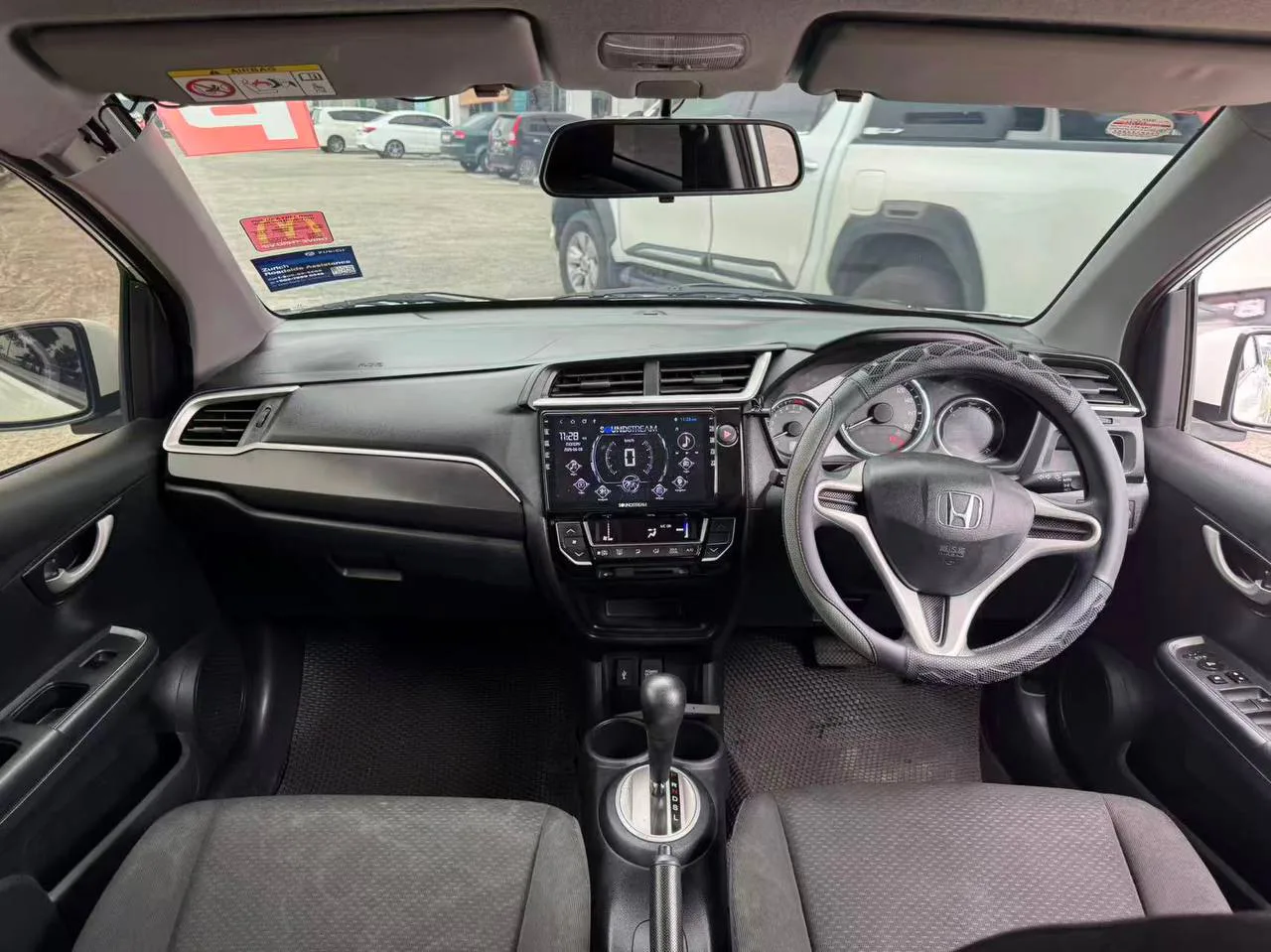 2017 Honda BR-V Auto 1.5 E gallery photo 6