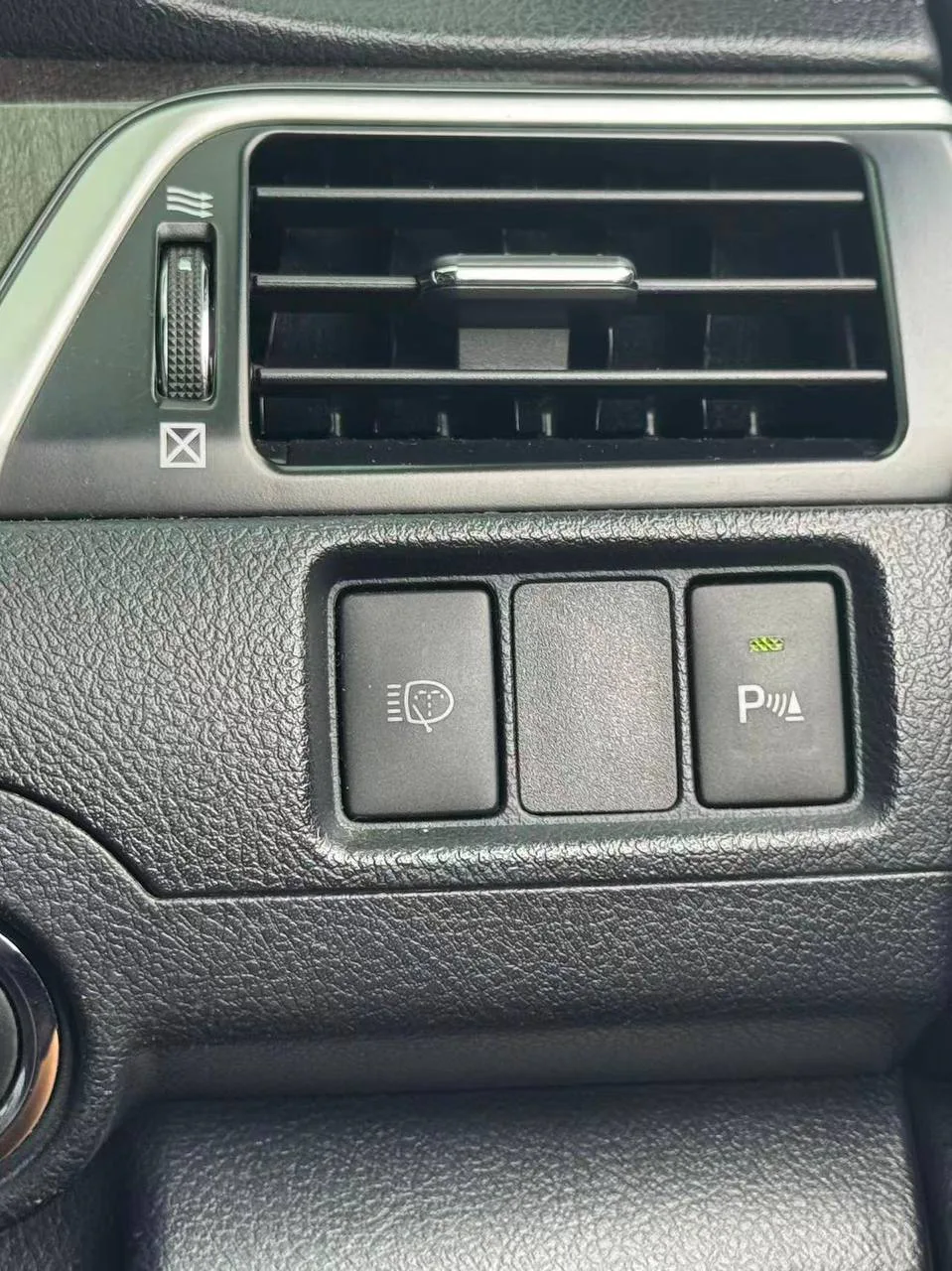 2014 Toyota Camry 2.0 GX gallery photo 10
