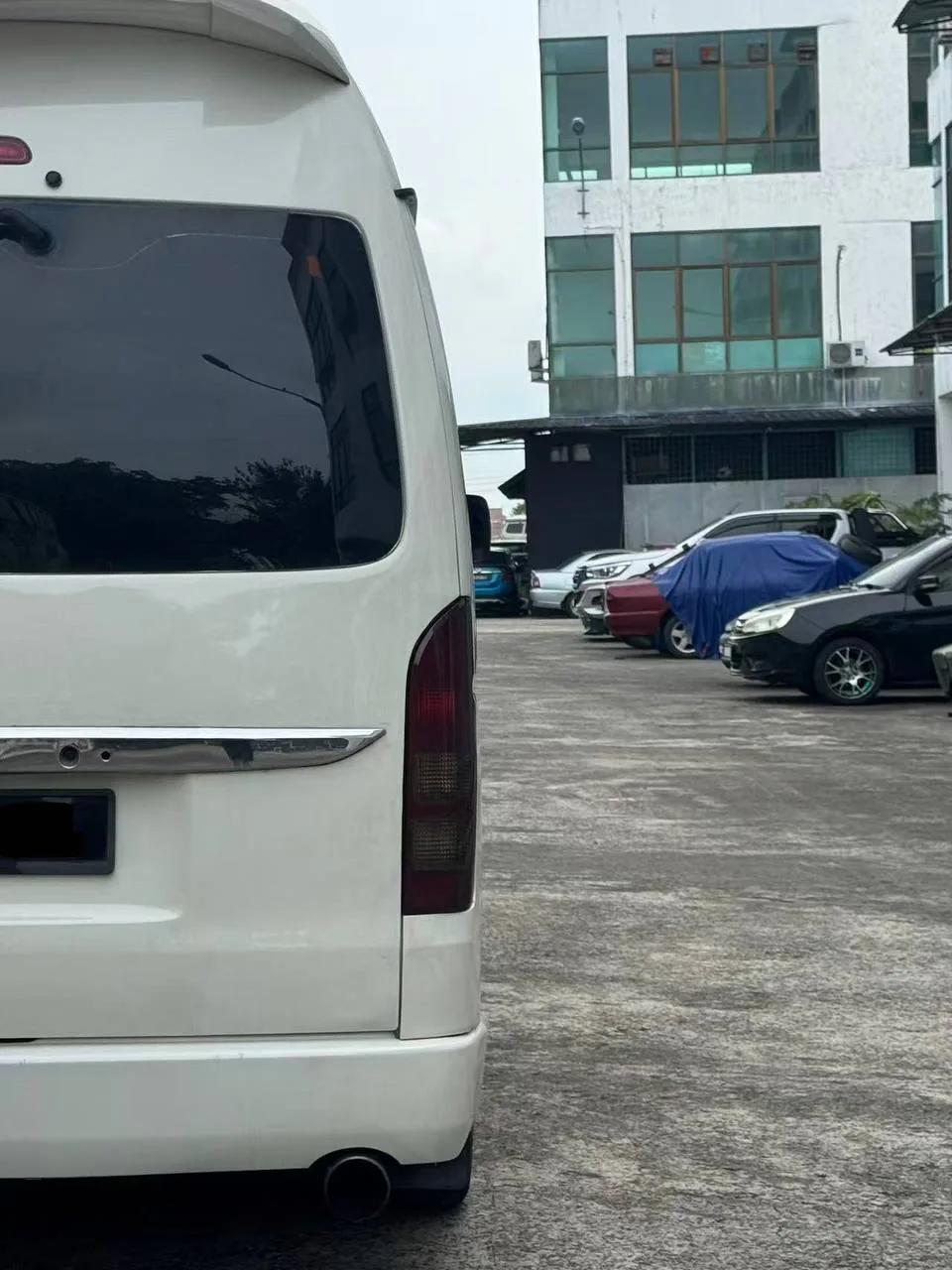 2015 Toyota Hiace 2.5 Window Van Diesel gallery photo 5