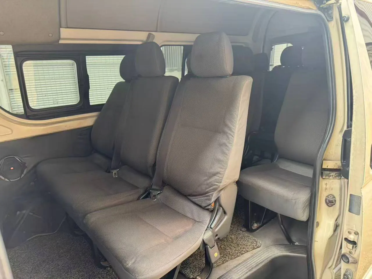 2015 Toyota Hiace 2.5 Window Van Diesel gallery photo 9
