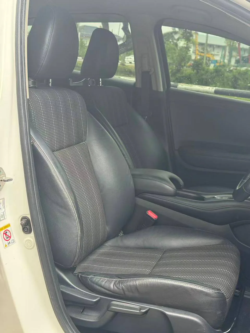 2015 Honda HR-V 1.5 V gallery photo 9