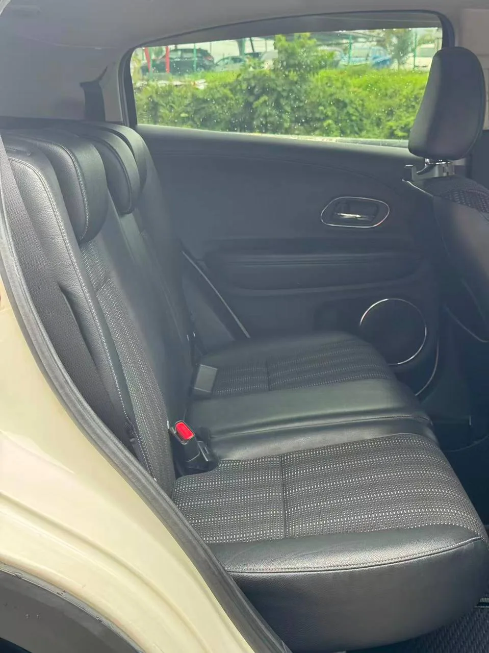 2015 Honda HR-V 1.5 V gallery photo 10
