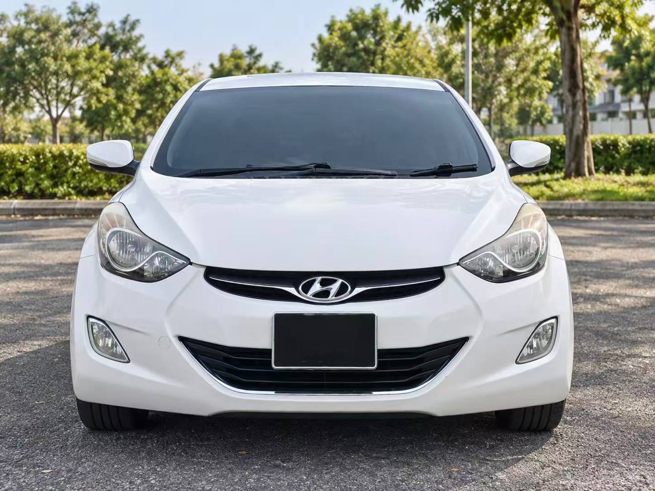 2013 Hyundai Elantra 1.6 Auto vehicle photo 2