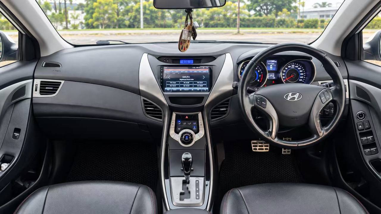 2013 Hyundai Elantra 1.6 Auto gallery photo 5