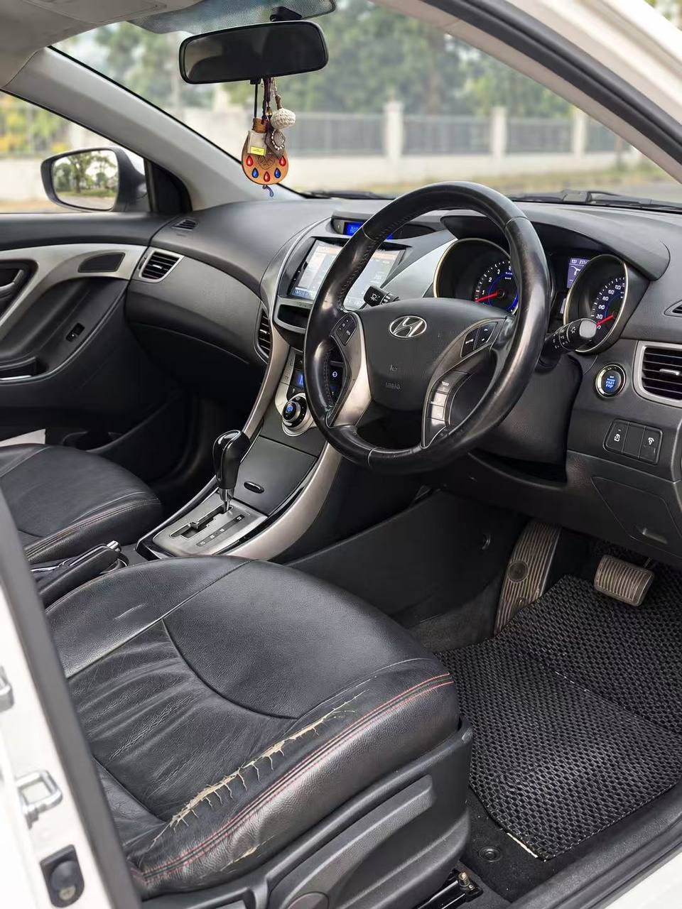 2013 Hyundai Elantra 1.6 Auto gallery photo 6