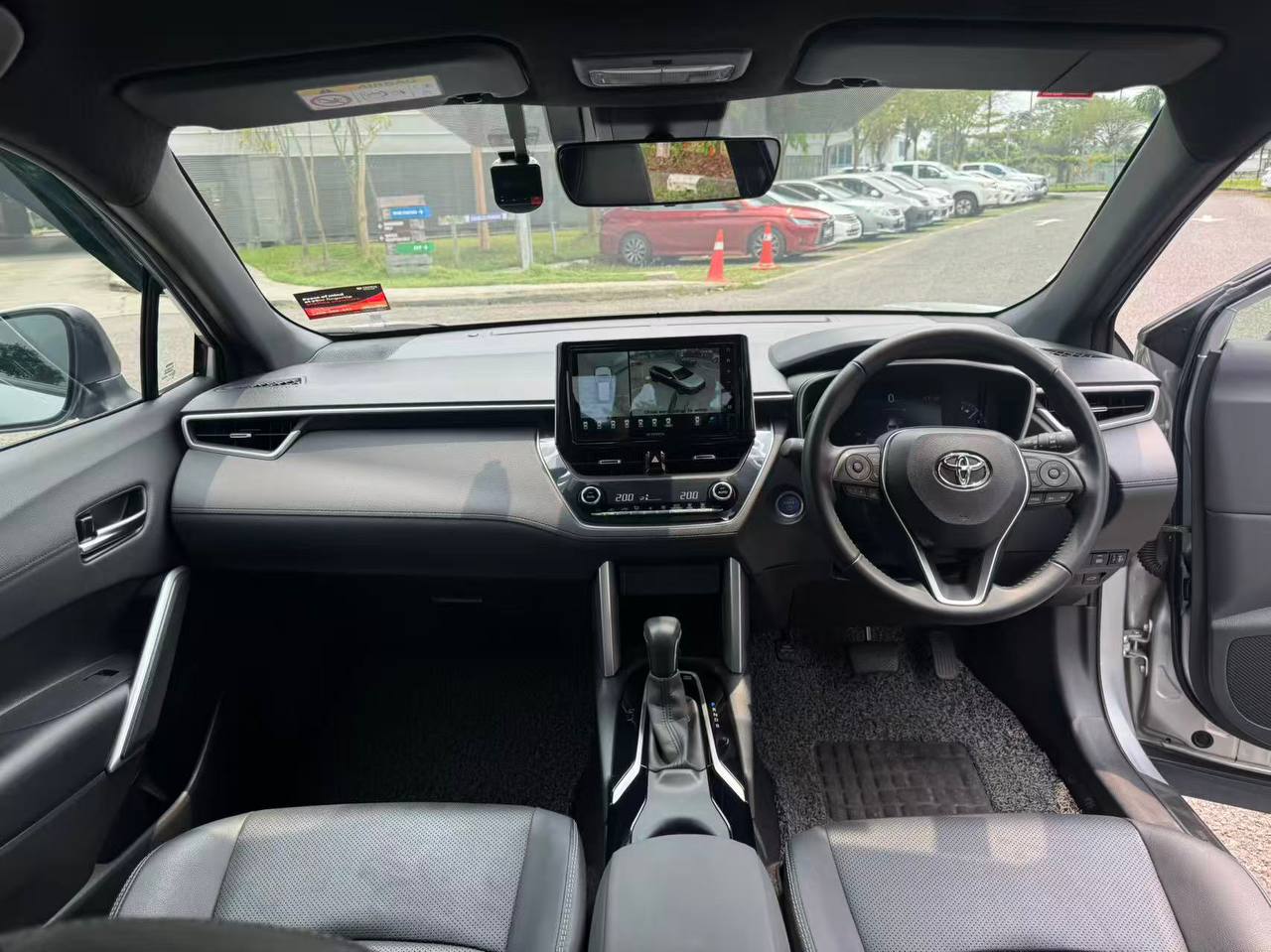 2023 Toyota Cross 1.8 Hybrid Auto gallery photo 6