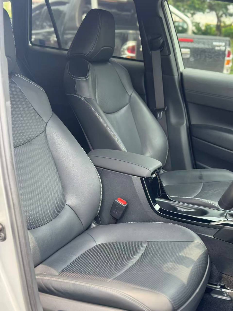 2023 Toyota Cross 1.8 Hybrid Auto gallery photo 10