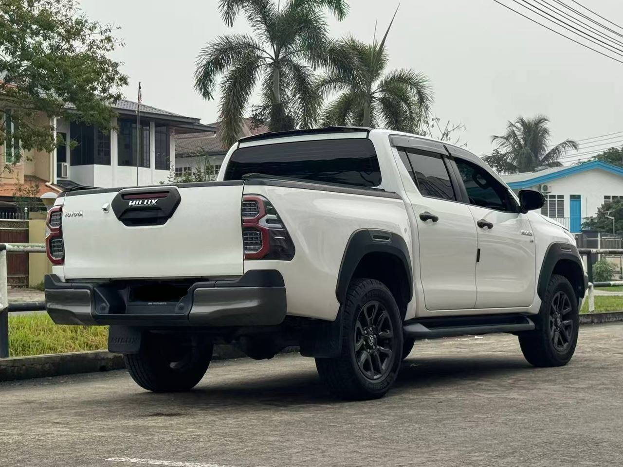 2020 Toyota Hilux 2.8 Rogue Auto vehicle photo 3