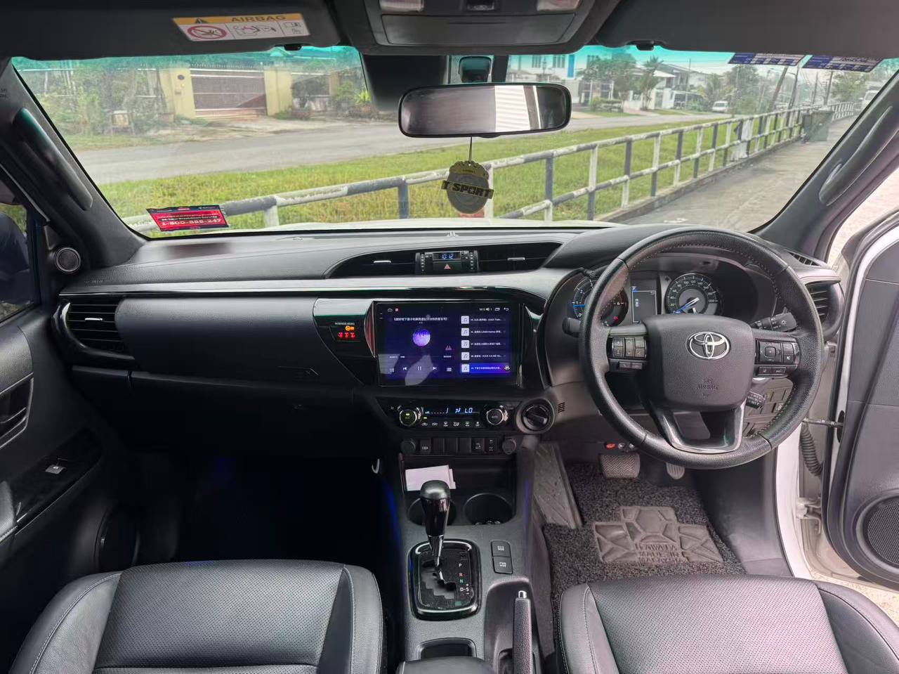 2020 Toyota Hilux 2.8 Rogue Auto gallery photo 6