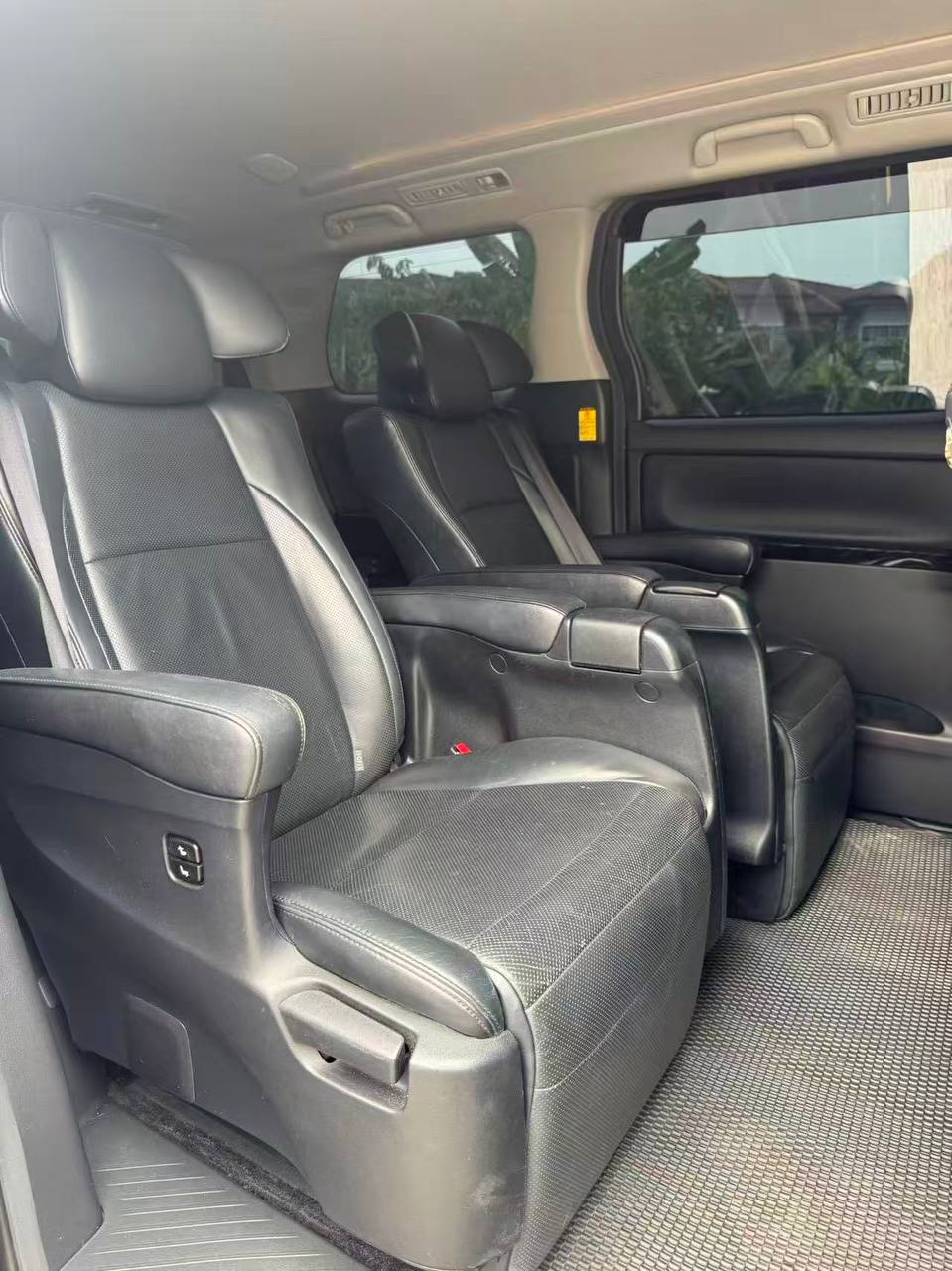2012 Toyota Vellfire 3.5 Auto gallery photo 10