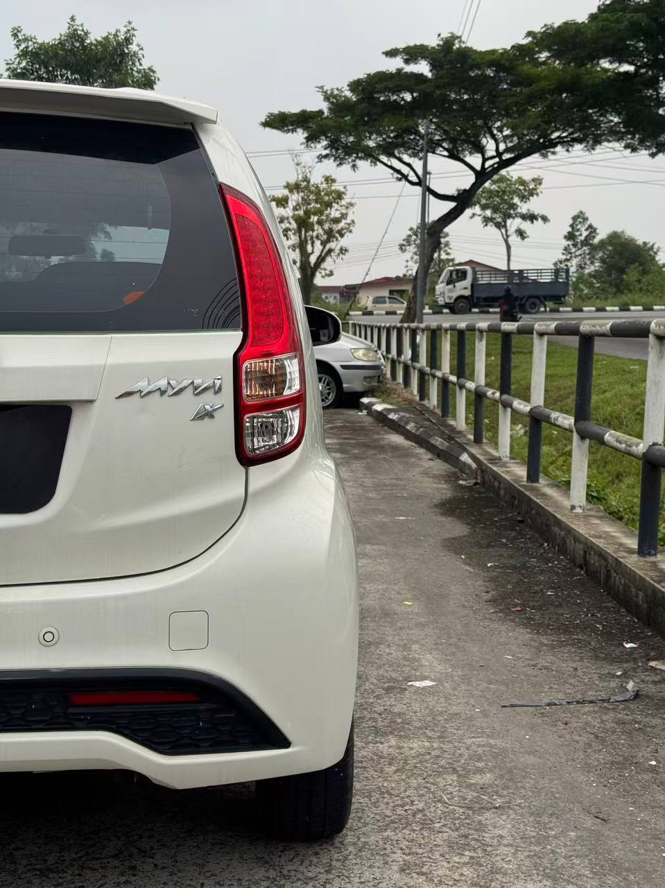 2015 Perodua Myvi 1.3X Auto vehicle photo 4