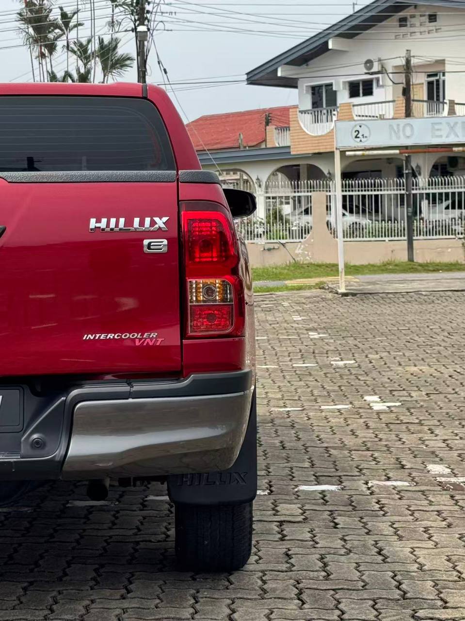 2024 Toyota Hilux 2.4E Auto gallery photo 5