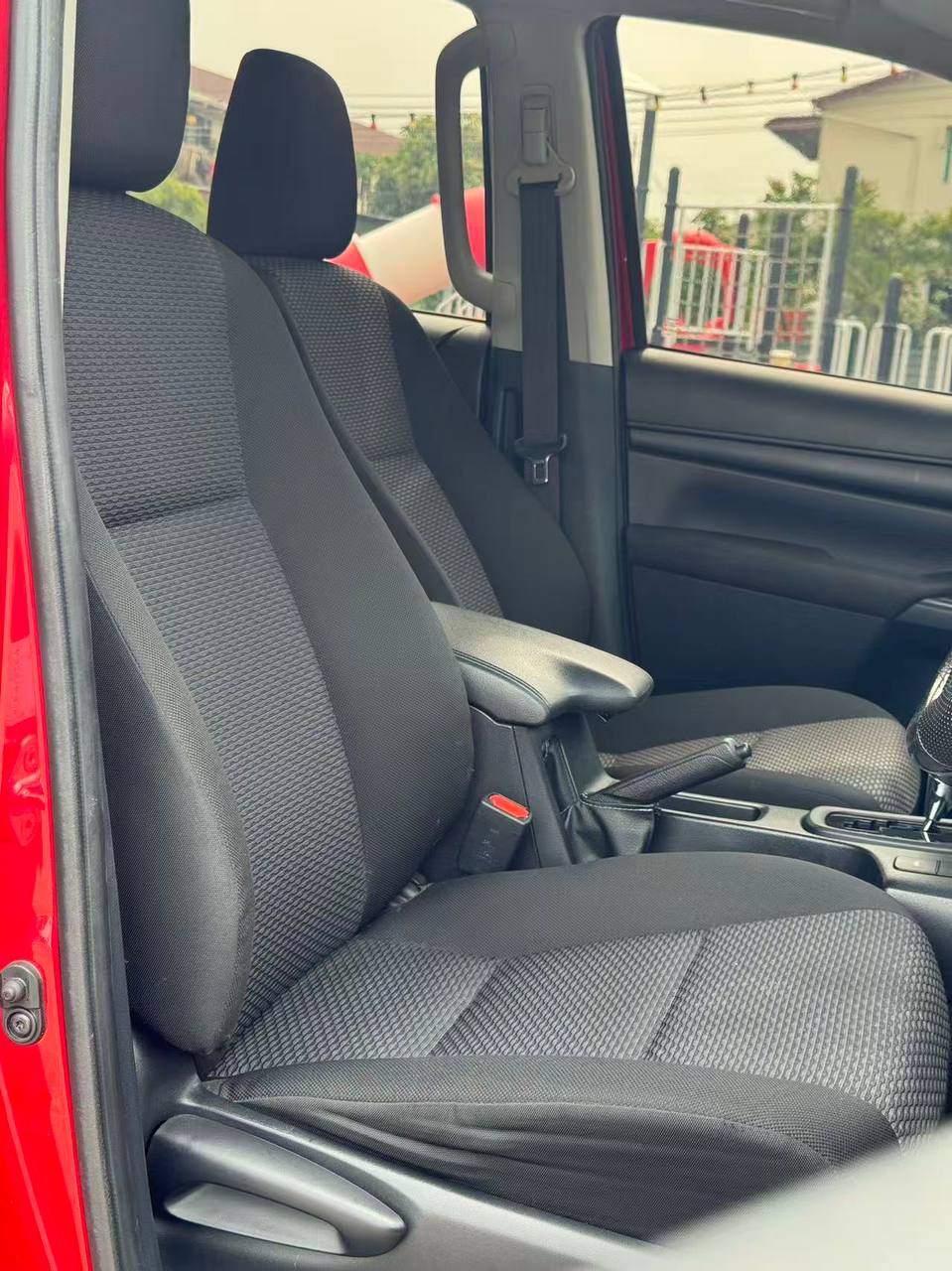 2024 Toyota Hilux 2.4E Auto gallery photo 8