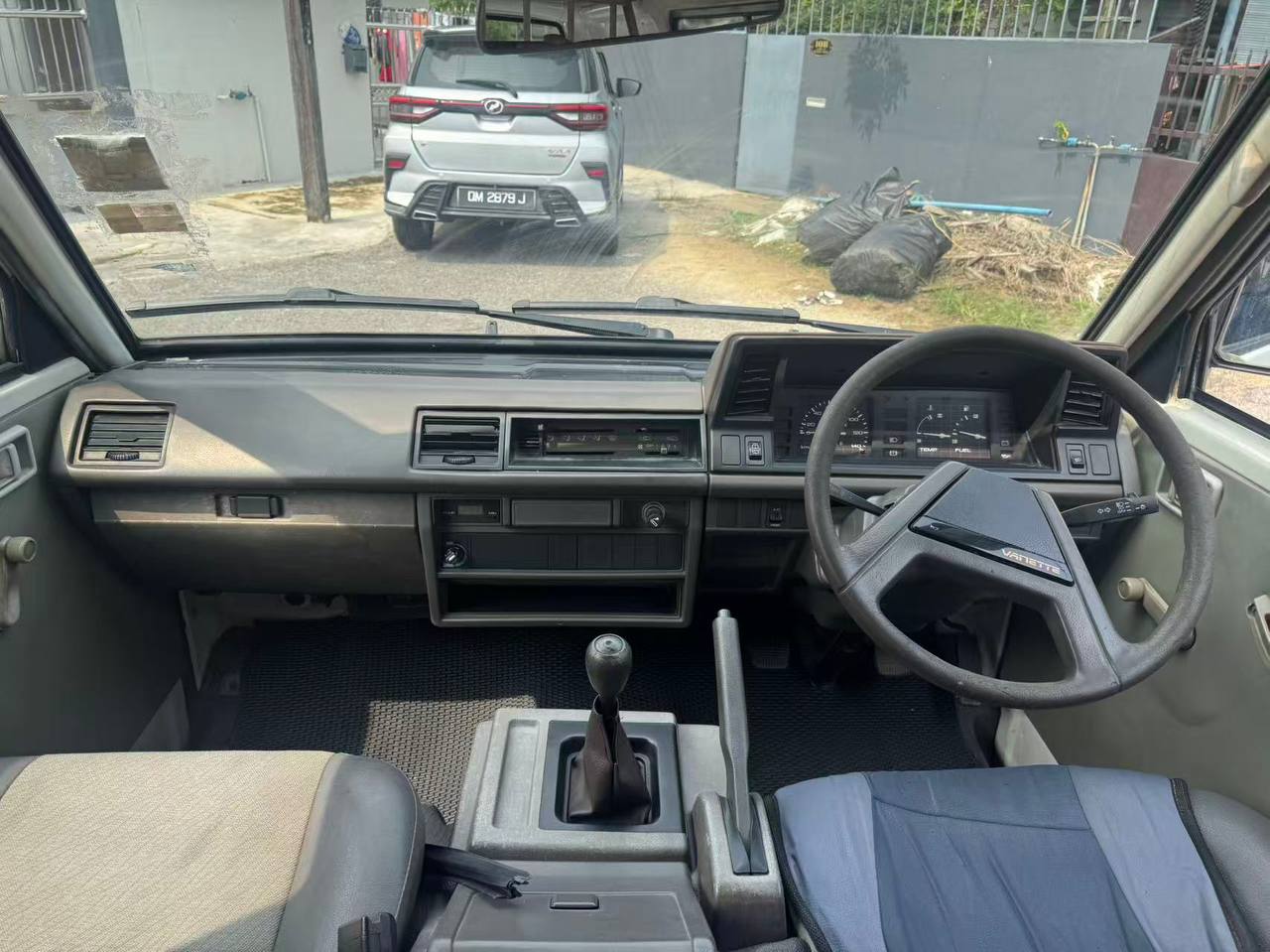 2005 Nissan Semi Panel Van 1.5 Manual vehicle photo 4