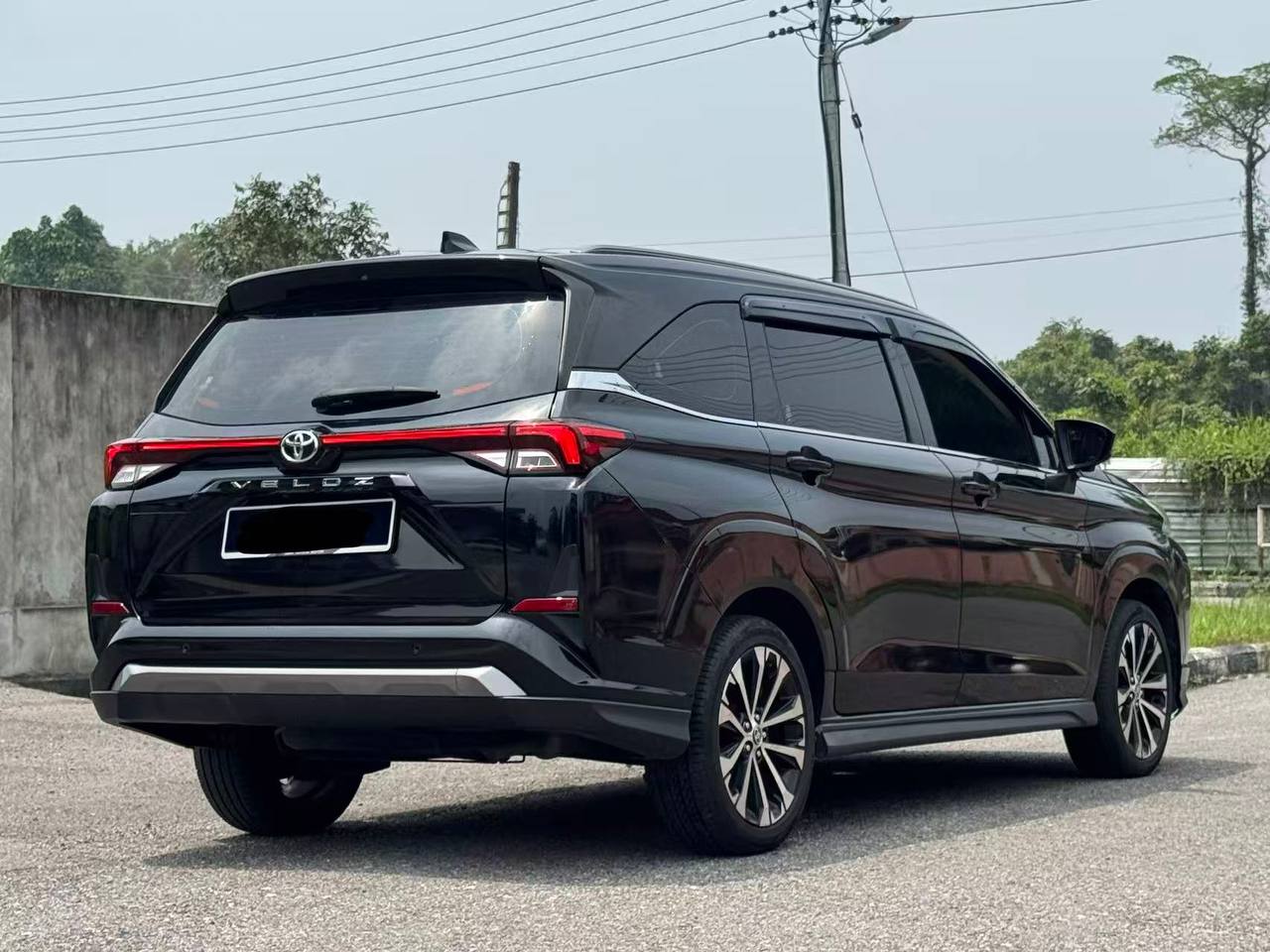 2023 Toyota Veloz 1.5 vehicle photo 3