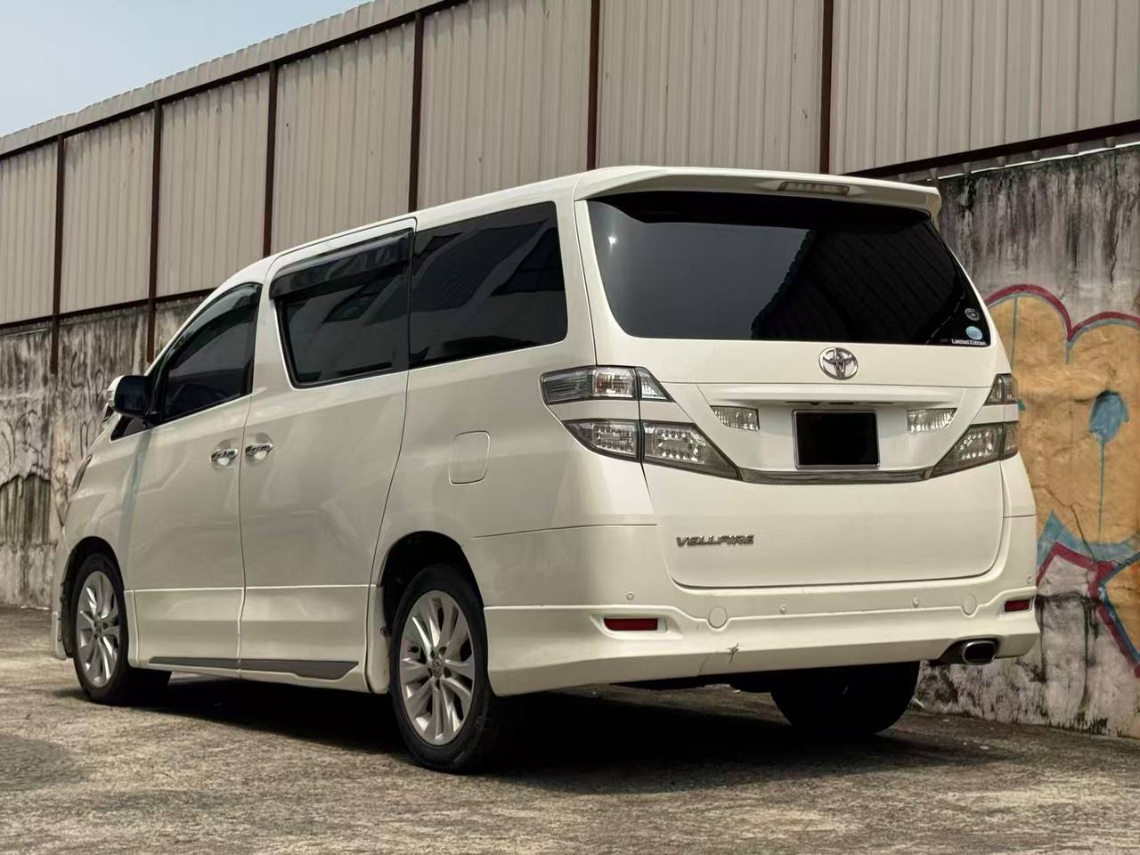 2009/2014 Toyota Vellfire 2.4 Auto vehicle photo 2