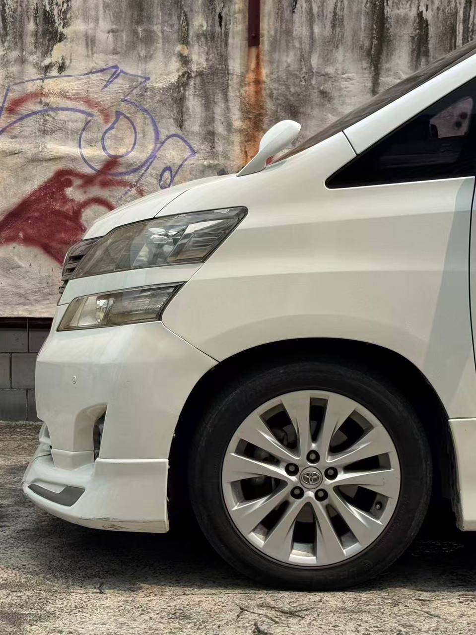 2009/2014 Toyota Vellfire 2.4 Auto vehicle photo 3