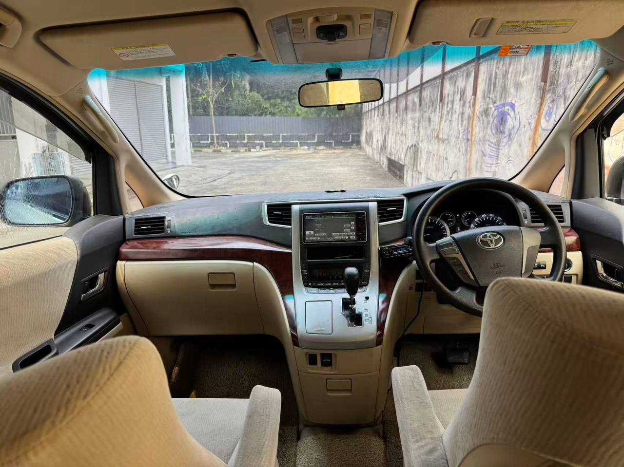 2009/2014 Toyota Vellfire 2.4 Auto gallery photo 5