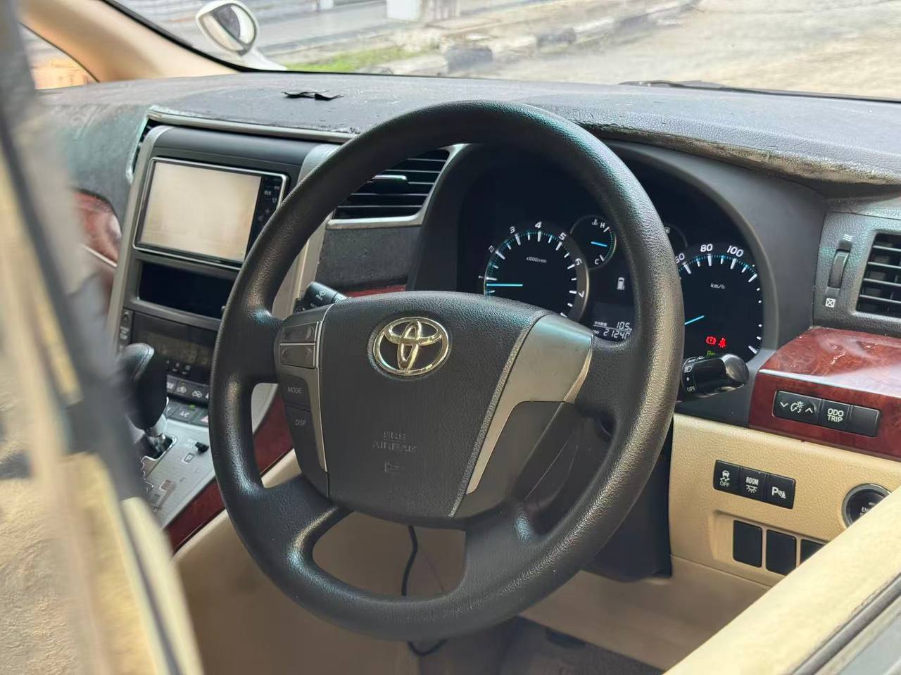 2009/2014 Toyota Vellfire 2.4 Auto gallery photo 6