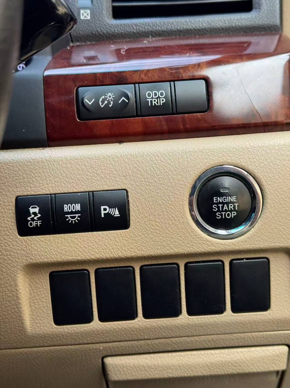 2009/2014 Toyota Vellfire 2.4 Auto gallery photo 7