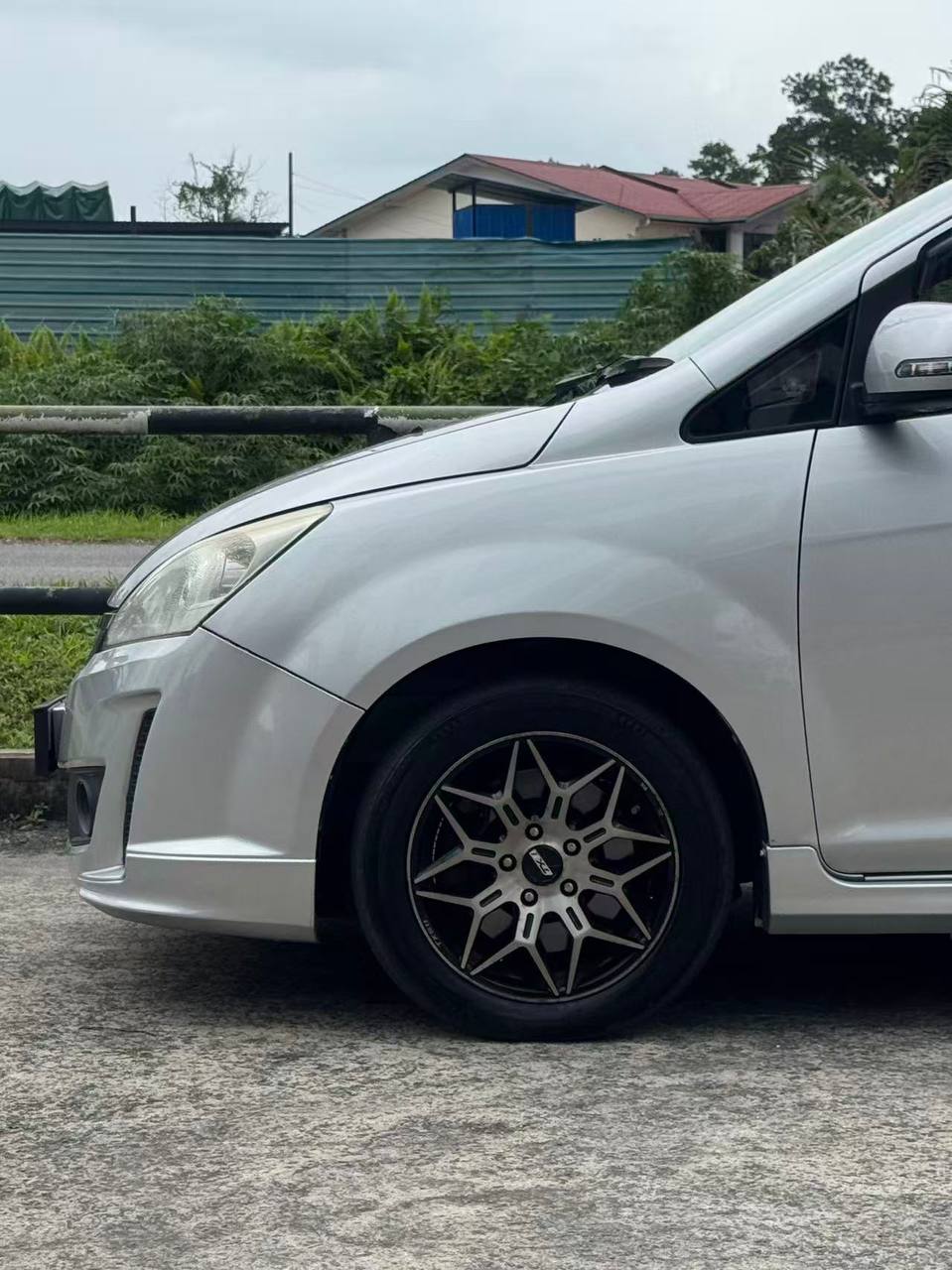 2013 Proton Exora 1.6L CVT Auto gallery photo 3