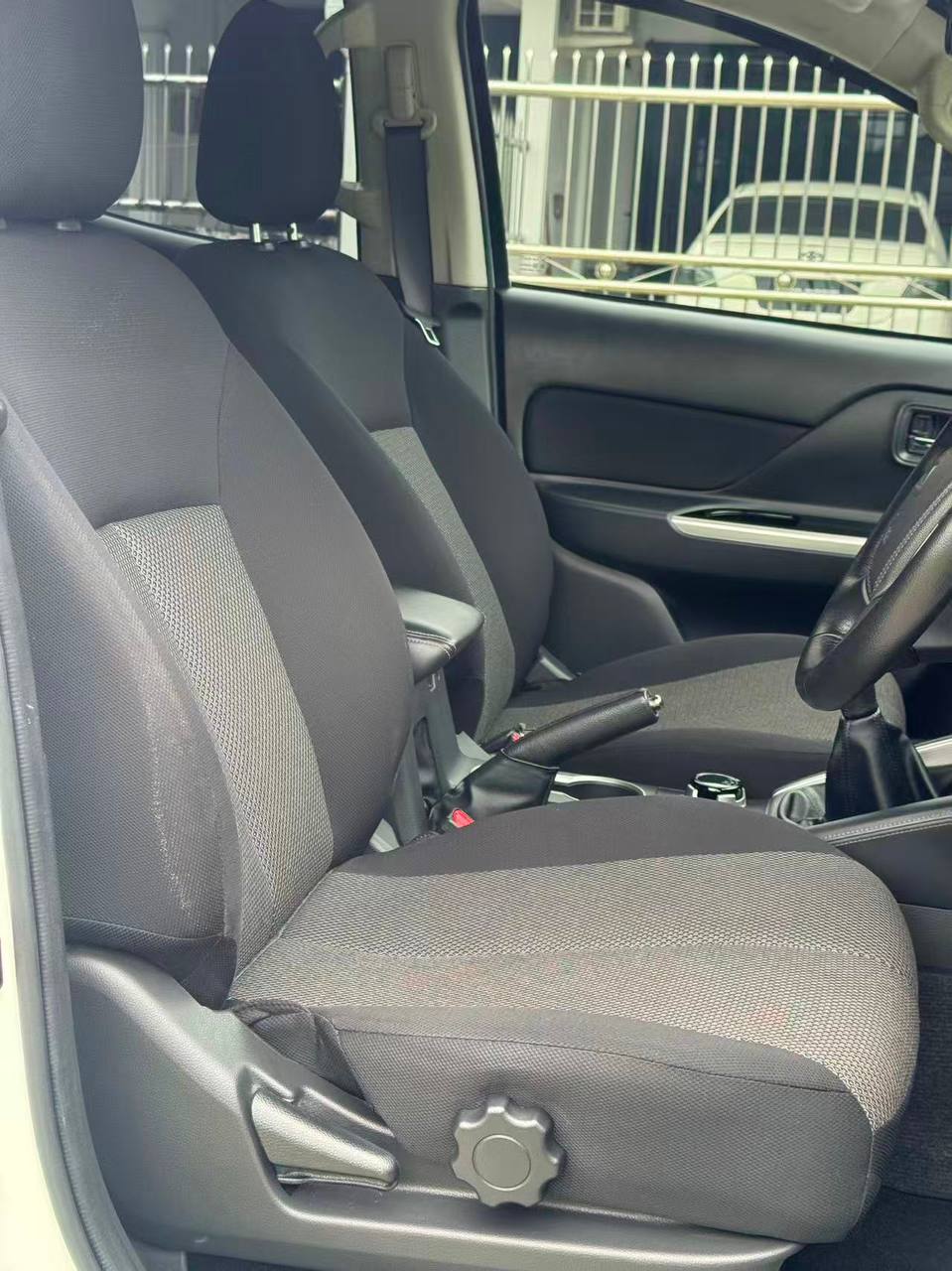 2022 Mitsubishi Triton 2.4 Manual gallery photo 7