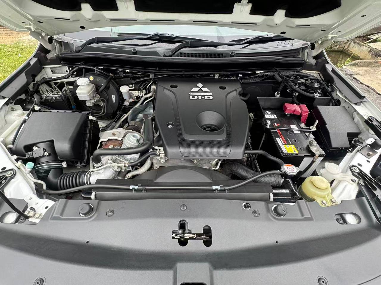 2022 Mitsubishi Triton 2.4 Manual gallery photo 9